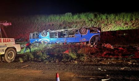 Acidente com ônibus de trabalhadores rurais deixa seis mortos em rodovia de São Paulo
