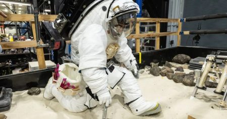 Nasa avança no desenvolvimento de novo traje espacial para missões lunares