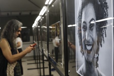Acusados de planejar assassinato de Marielle Franco assistem ao julgamento da prisão
